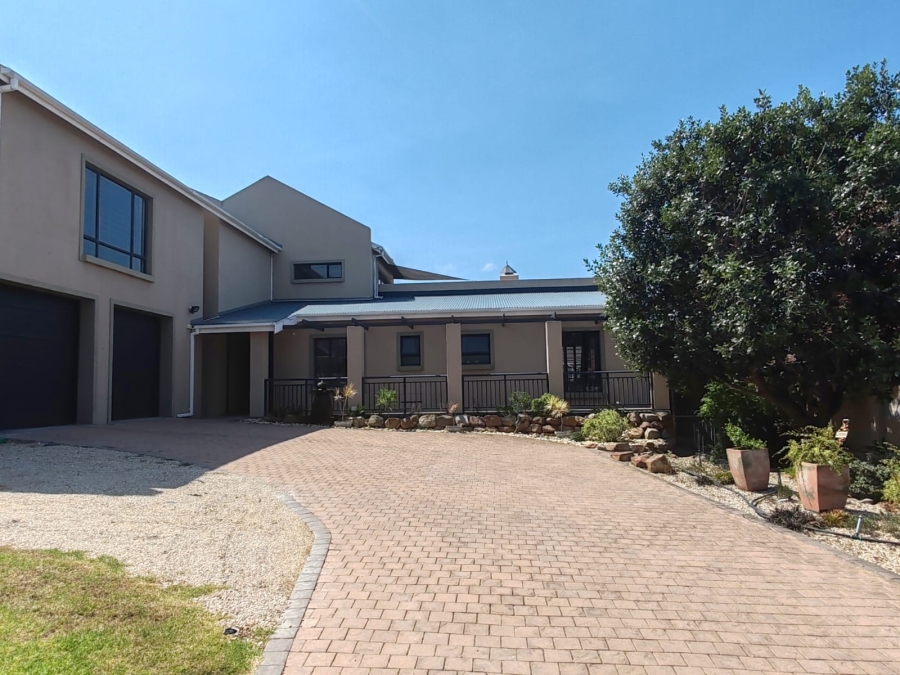5 Bedroom Property for Sale in Wavecrest Eastern Cape